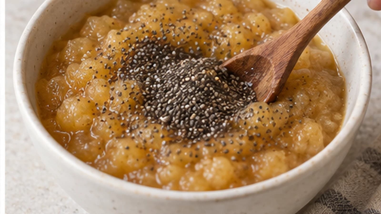 Etape 4 : Incorporer le chia et laisser reposer — Compote pomme cannelle chia sans sucre ajouté