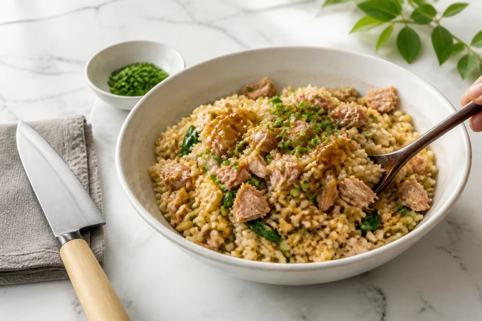 Etape 4 : Finir avec le thon et la sauce soja — Riz sauté au thon et légumes anti-gaspi minceur